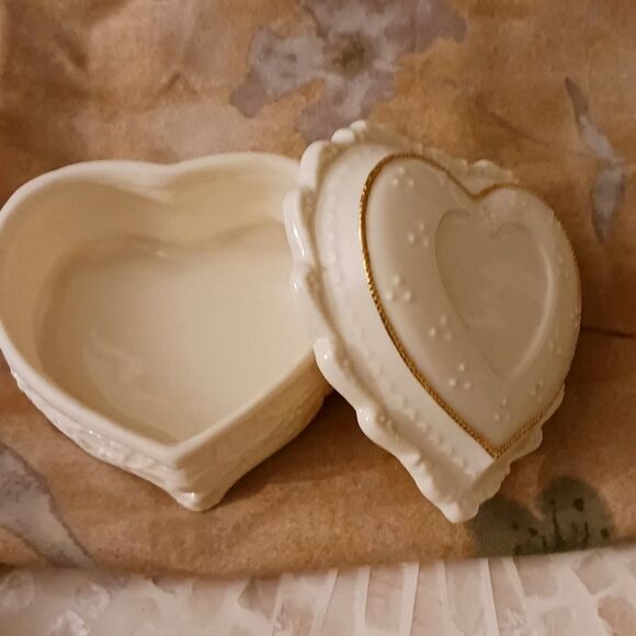 Heart Shaped Musical Trinket Holder, Keepsake Holder - Picture 11 of 13